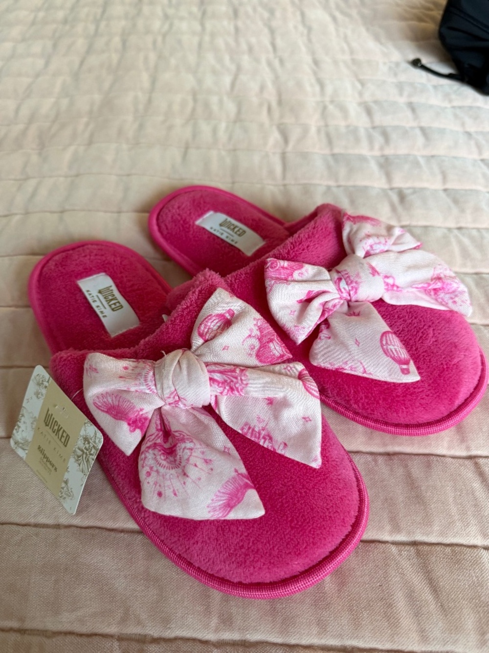 Wicked x Katie Kime Pink Bow Plush Slippers NWT Medium
